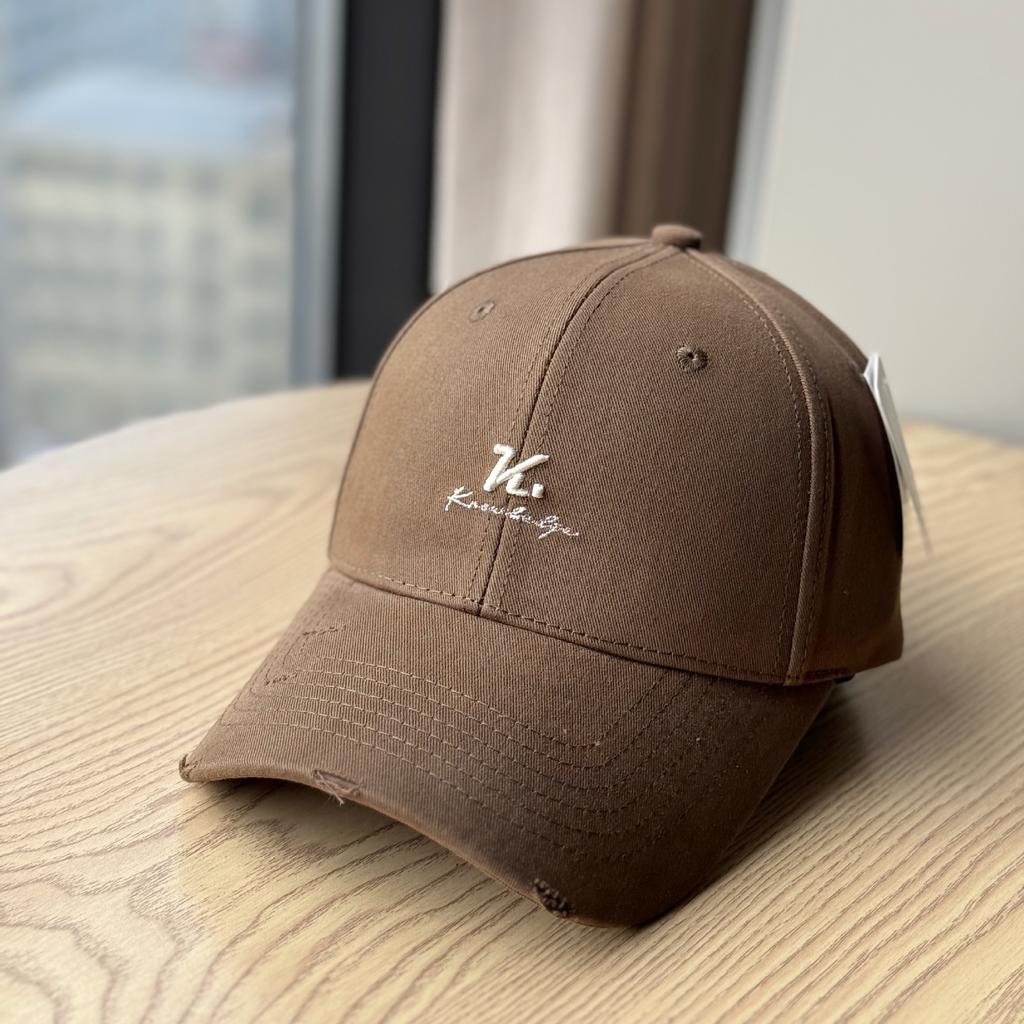 Korean-style new letter-embroidered hard-top baseball cap for women2026Versatile and face-slimming, this spring-summer baseball cap is fashionable