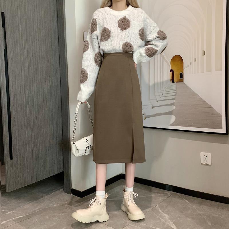 Plus Size High Waist Black Midi Skirt with Slit - A-Line Style for a Slimming Look