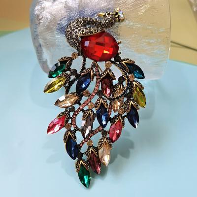 Vintage Grüne Pfau Brosche Legierung Diamantbesetzt Tier Mode Persönlichkeit Pfau Korsage