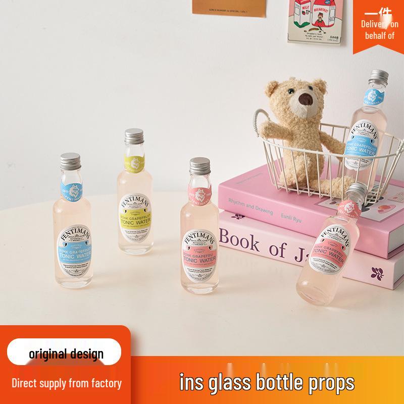 

Декоративное украшение в виде винной бутылки кремового и пудрово-голубого цвета для фотографии Cream Yellow