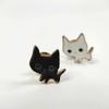 [F NODE] Black Cat and White Cat Pin Badges, Set of 2, Cat Pins, Approx. 2cm x 2.4cm, Cute, Loose-Looking Cats