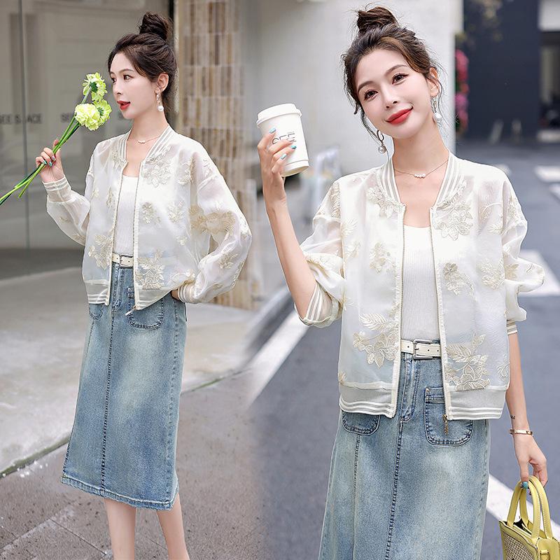 

Элегантная женская куртка с роскошной вышивкой для защиты от солнца - Лето 2025 L (50kg-55kg) белый