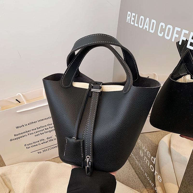 Fashion 2023 Women's Retro Basket & Bucket Bag: Niche, High-End, Simple Design Handbag