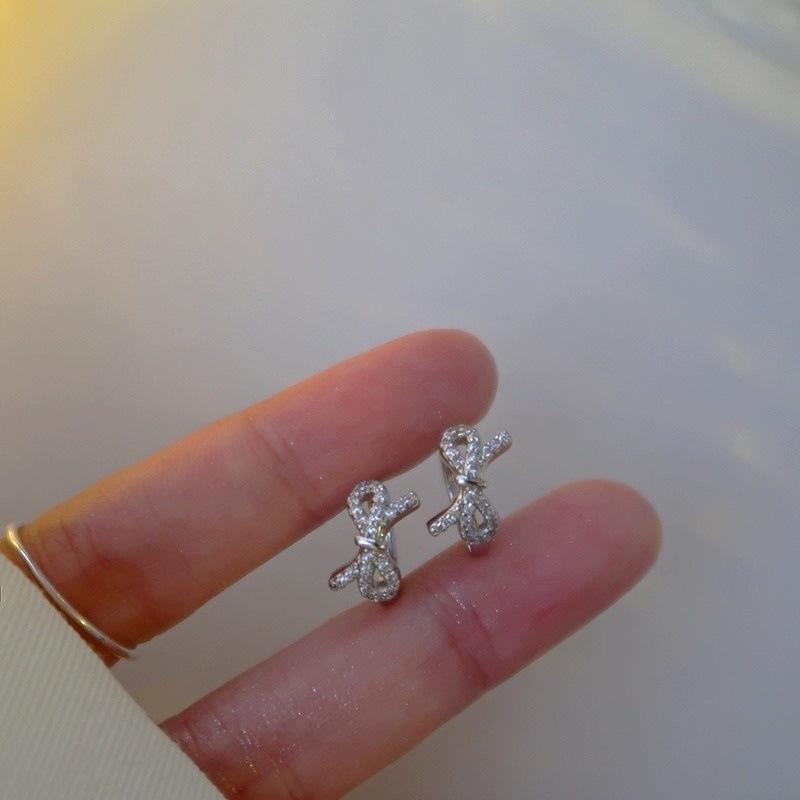 

2025 Copper Color Bow Ear Buckle Earrings For Women Temperament Simple Hoop Earring Korean Fashion Zircon
