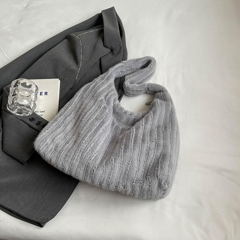 Plush Underarm Tote Bag Women's Bag 2023 New Winter Concise Single Shoulder Commuter Bag