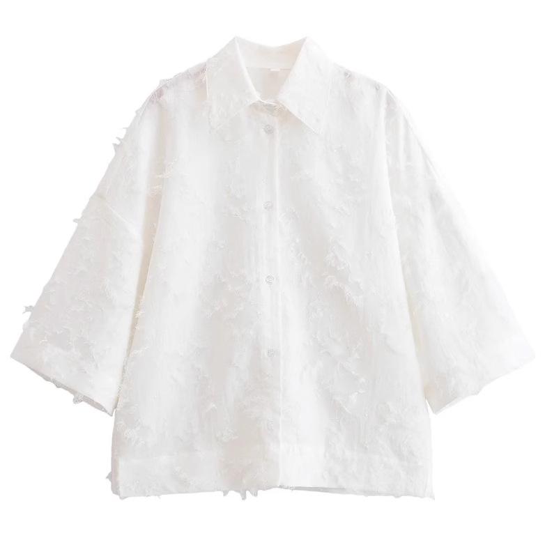 Damski biały zestaw koszuli z frędzlami i piórami oraz spódnicy midi z wysokim stanem