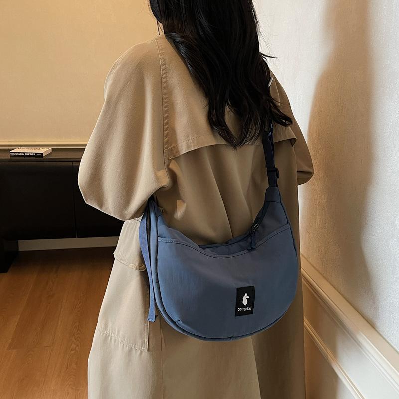 Niche design bag women's 2025 autumn new trendy versatile nylon cloth shoulder armpit bag Internet celebrity hand bag