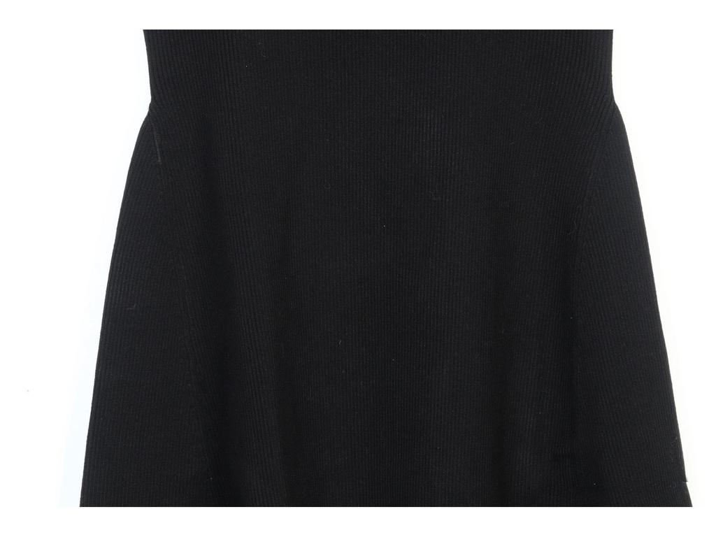 2025 Early Spring French Style Black Slimming Knitted Dress with Round Neck & Short Sleeves