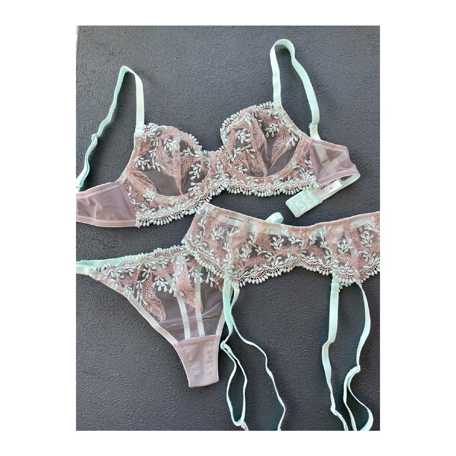 

Мятно-зеленый подвязки на косточках 80B