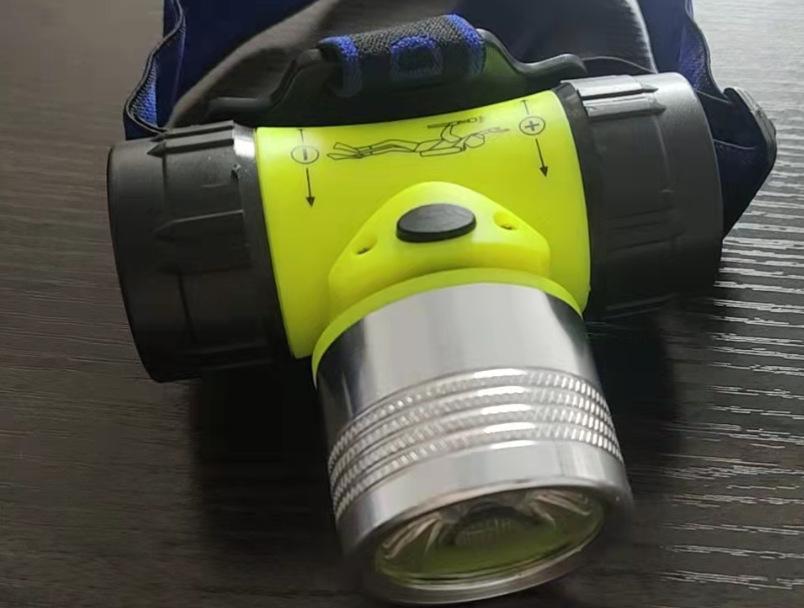 Rechargeable High-Brightness LED Diving Flashlight with Magnetic Control for Cave Exploration