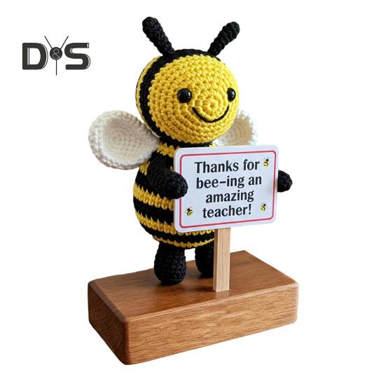 Crocheted Bee Teacher Appreciation Gift Handmade Thankful Bee Ornament with Sign Bee Crochet Doll Gift for Teachers Birthday Teacher's Day