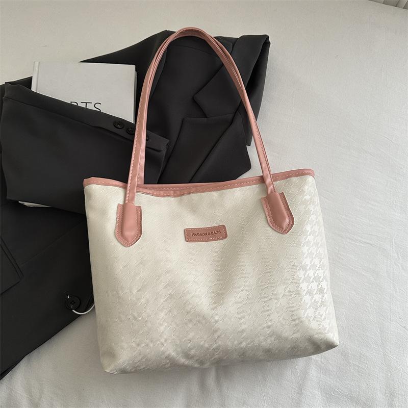 Large capacity spring and summer color matching leisure 2025 new casual simple pendant foreign style trend tote shoulder bag