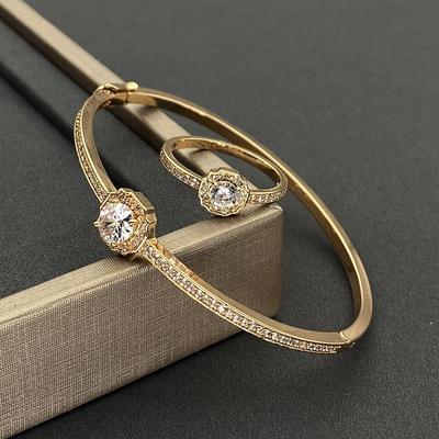 Gold Plated Zircon Diamond-Shaped Buckle Bracelet – Elegant, Versatile, Retro-Inspired Hand Jewelry for Women
