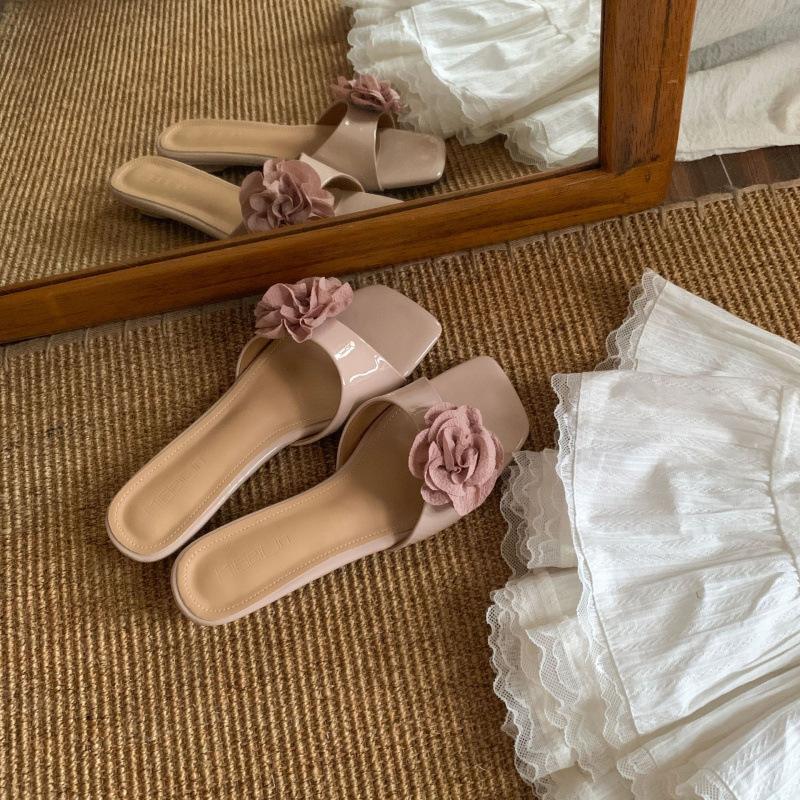 

French one-word slippers women s shoes 2025 new summer thick heel silver cool slippers with skirt fairy 39