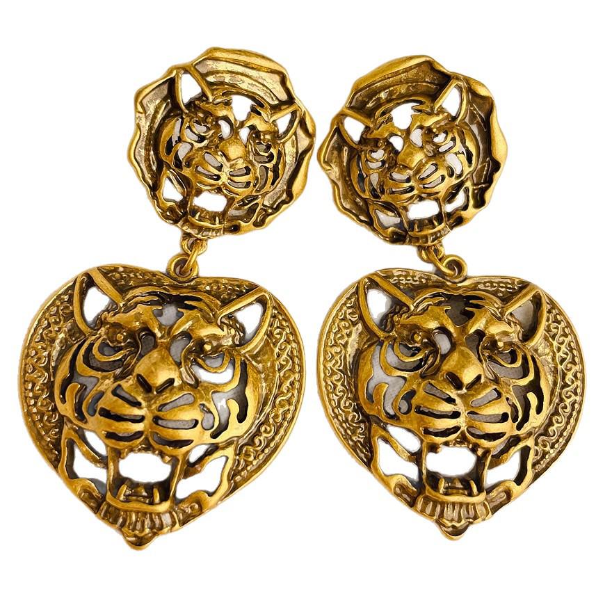 Vergoldete Hohlrelief Tigerkopf Hängeohrringe mit Vintage Silbernadel-Steckern für Damen - Retro Statement-Accessoire.