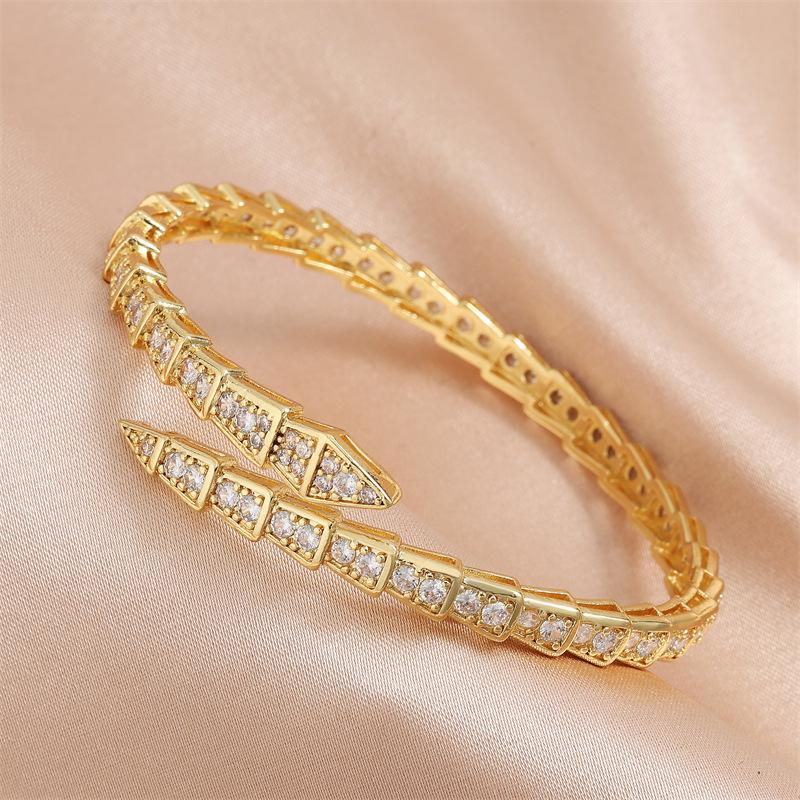 Diamond Snake Bracelet: Zircon Micro-Inlaid Women's Designer Piece with Niche Style, High-End Couples Nail Design.