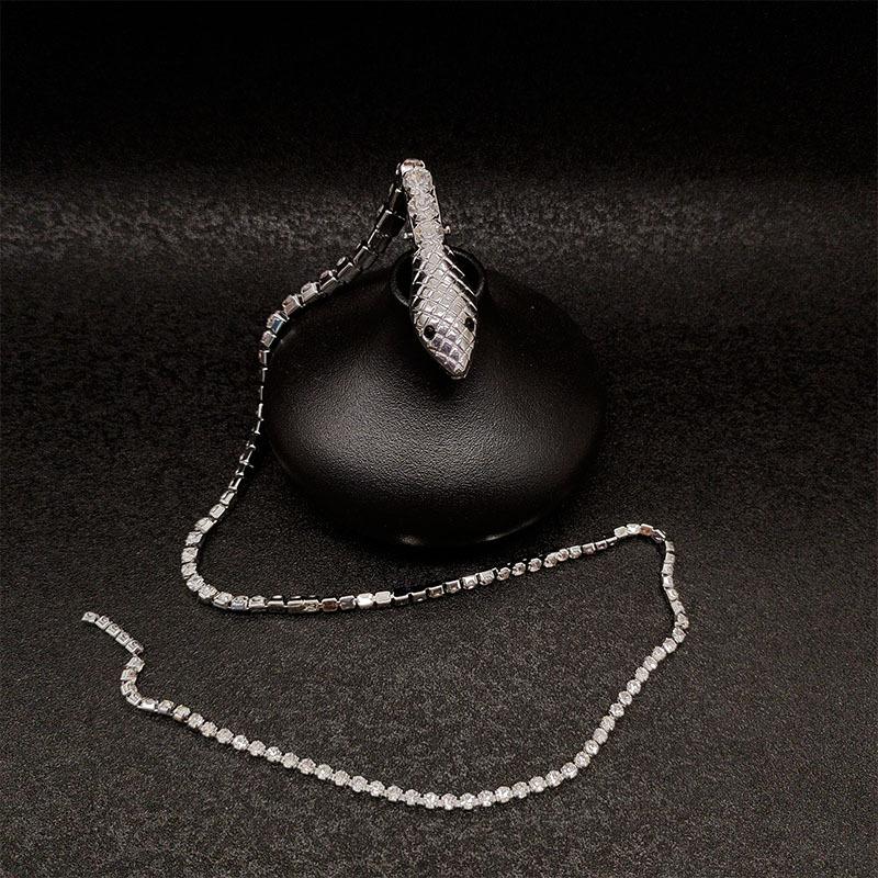 

Стильна заколка для волосся зі змійкою бахромою - модні жіночі прикраси для елегантних зачісок, ідеальні для вечірок і повсякденного носіння срібний