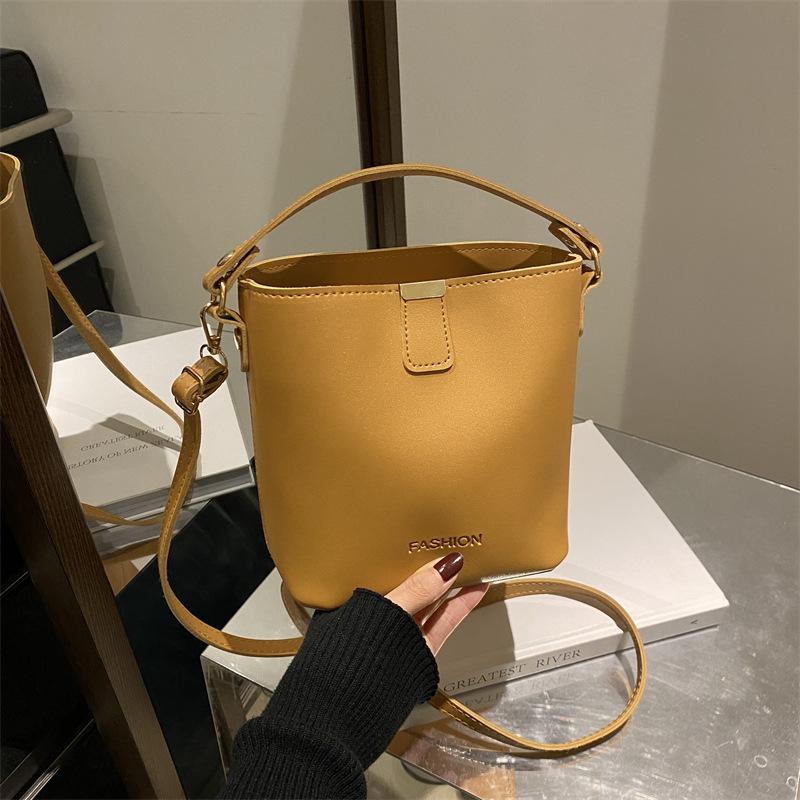 Large Capacity Crescent Shape, Adjustable Strap & Zipper Closure,  Casual &, Crossbody Purse, Travel Accessory, Women's Handbag