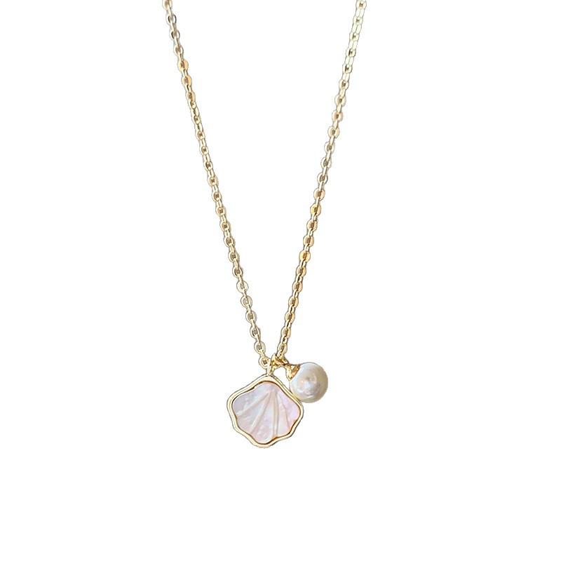 Elegant French Mother-of-Pearl Pendant Necklace - Luxurious, Fashionable, and Versatile Choker