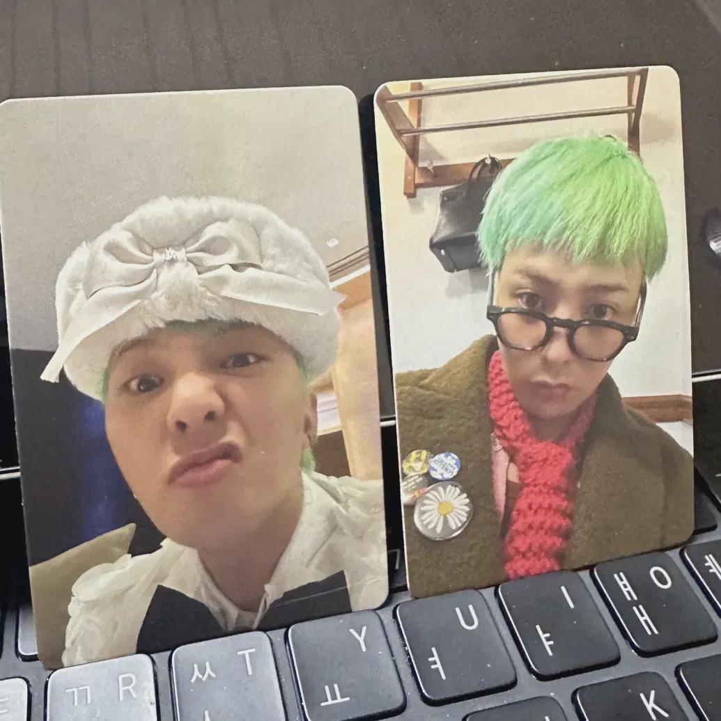 

2 G-dragon World Tour Vip Photo Cards