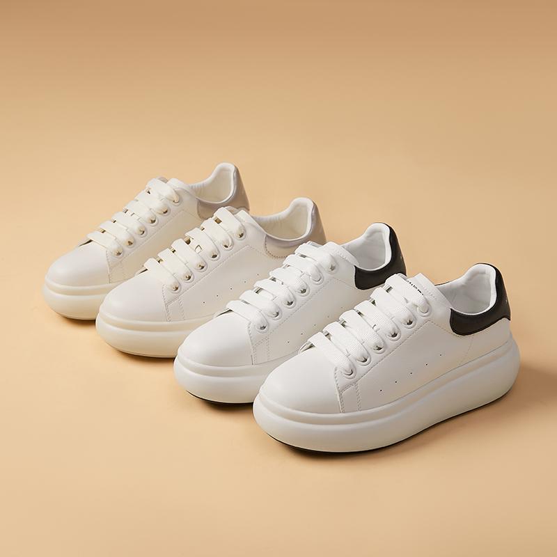Glossy Heel Tab Sneakers Women Five Eyelet Platform Round Toe Slanted Vent Marks Thick Pale Shoes