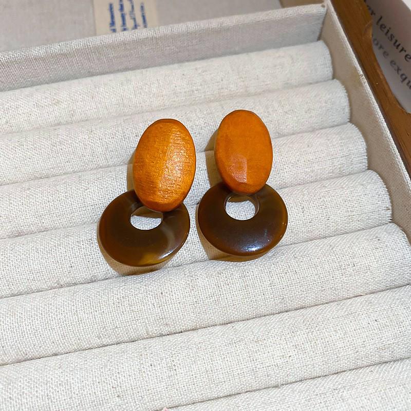 Maillard Silver Needle Heart Earrings: Geometric Irregular Resin Studs for Women