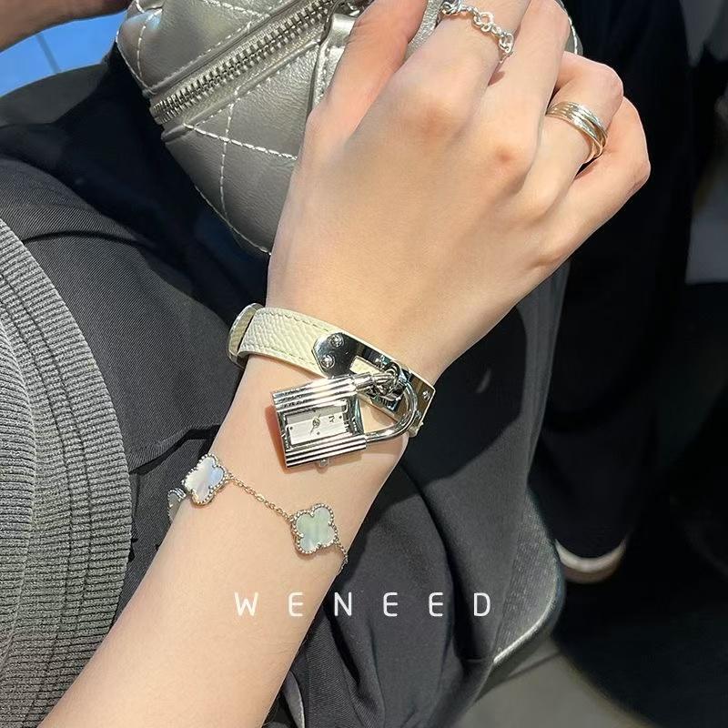 Charm Stainless Steel New Women's Watch Chain Watch Genuine Leather Vintage Quartz Watch Fashion Small Gold Watch