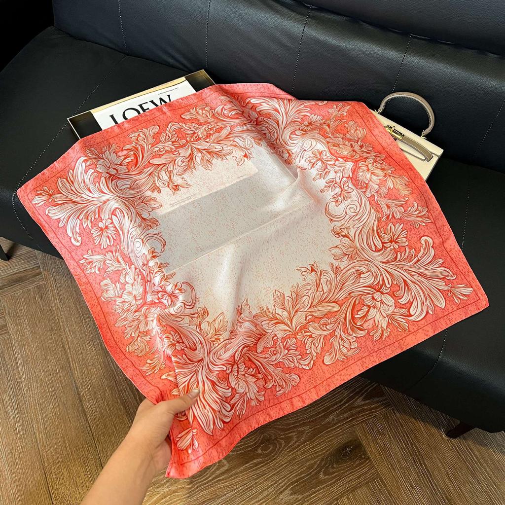 Simulated silk women's small square scarf, Korean cashew nut leopard print small silk scarf, headscarf, four-season scarf, professional scarf.