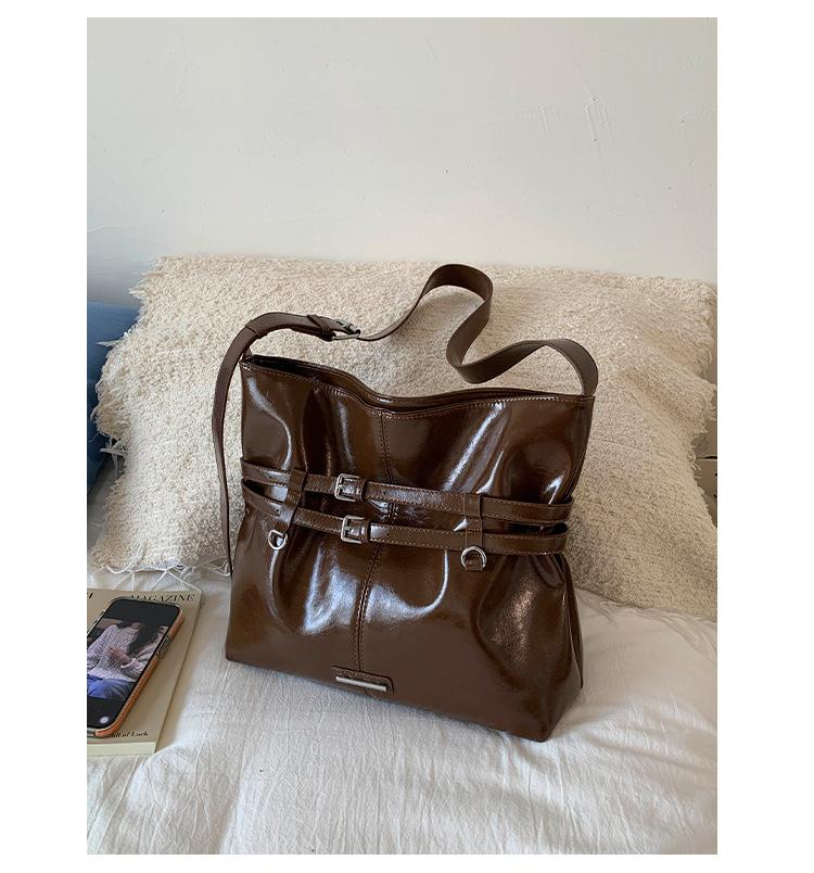 Korean niche design shoulder bag women's bag 2025 new retro oil wax leather tote bag large capacity messenger bag tide