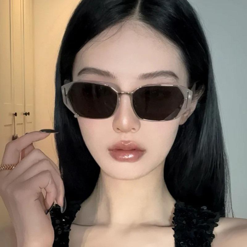 New Women Sunglasses Vintage Square UV400 Protection Female Rectangle Glasses Fashion Eyewear Trendy Accessories