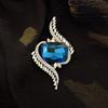 High-End Light Luxury Flower Brooch Female Heavy Industry Design Sense Animal Brooch Diamond Corsage Coat Clothing Accessories