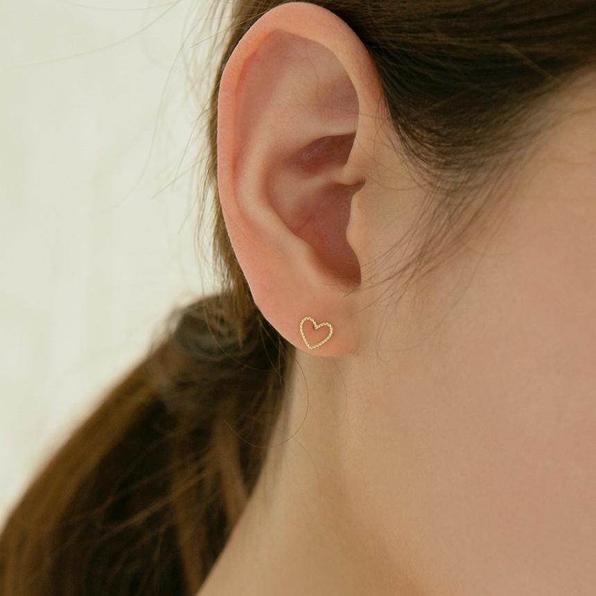 Lunne 14K Dot Line Heart Earrings (14K Gold) #Es16