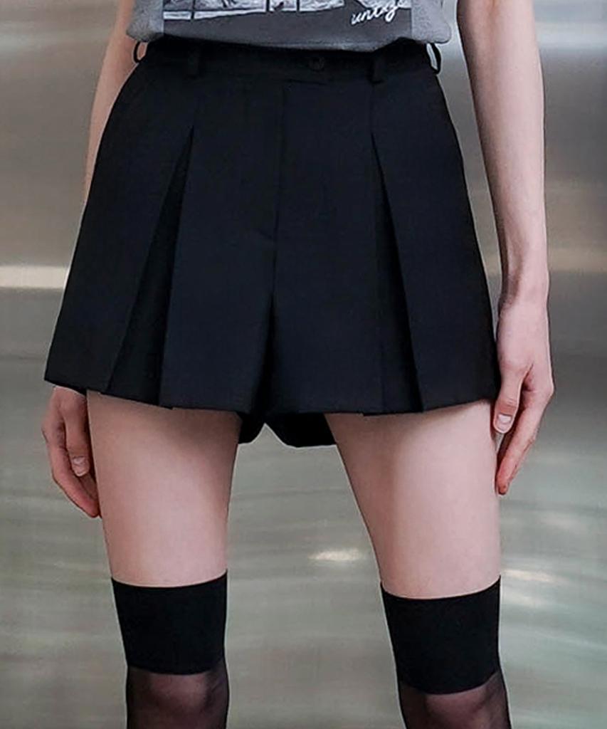 UNTAGE Wool Inverted Box Pleated Shorts (Black)_Uth-Sp11