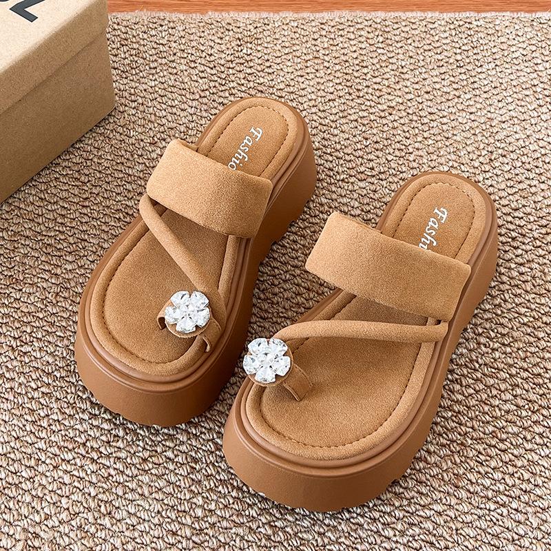 Thick Bottom Heightening Word with Rhinestone Toe Slippers Women's 2025 Summer New Fashion Versatile Niche Beach Sandals