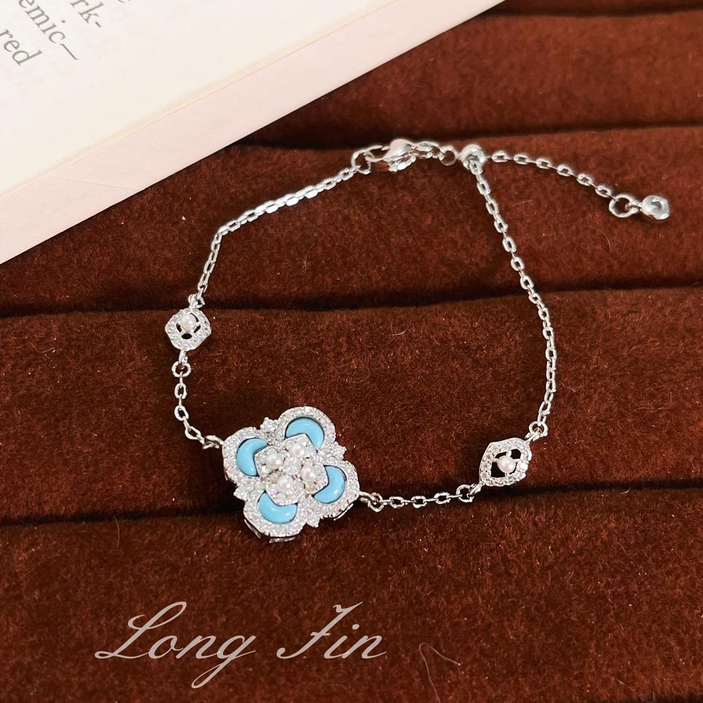 Leichter Luxus Retro Hofstil Perlmutt Vierblättriges Kleeblatt Blume Halskette Ohrstecker High-End Schmuckset