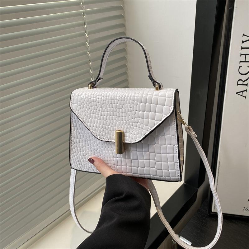 

Летняя новая повседневная текстура модный тренд нишевый дизайн маленькая квадратная сумка женская простая на плечо сумка-мессенджер белый