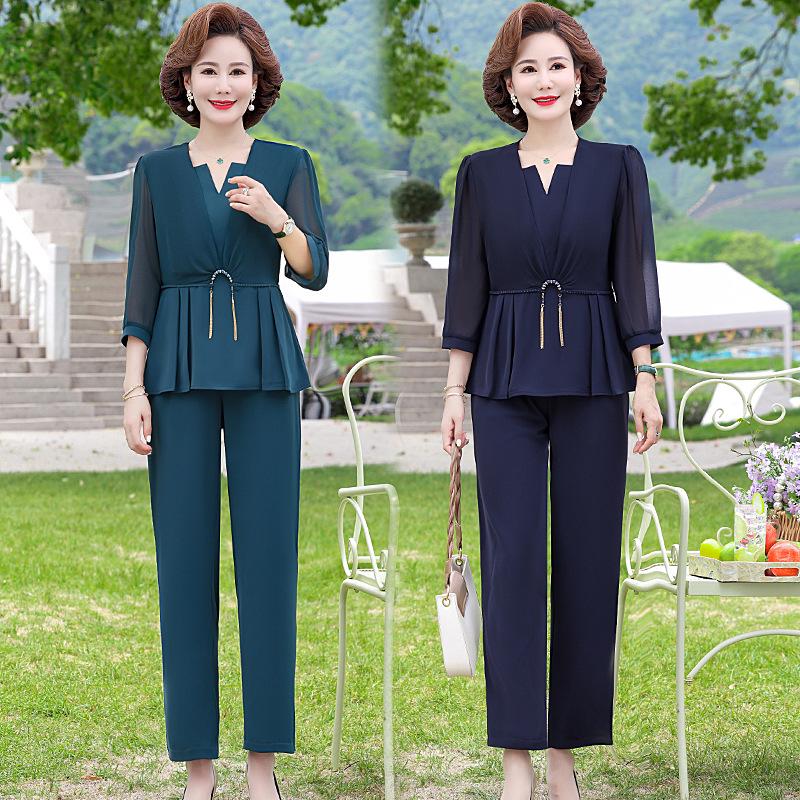 Elegant Spring Suit: Stylish Two-Piece Top Set for Middle-Aged and Elderly Women