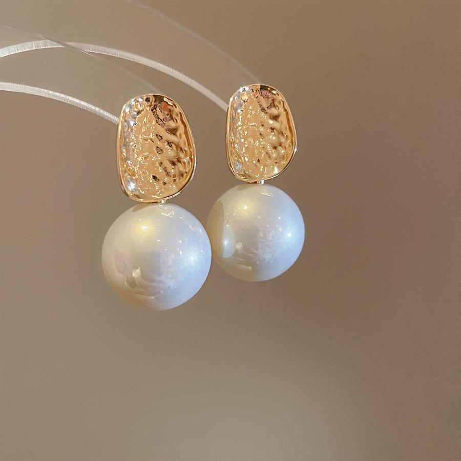 

Elegant Pearl Petal Tassel Earrings - High-End, Versatile Design with a Touch of Luxury