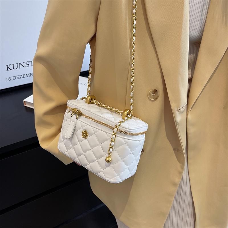 Textured Rhombus Shoulder Bag Women's Bag 2025 New Chain Messenger Bag Small Fragrant Fashion Box Bag Texture Retro