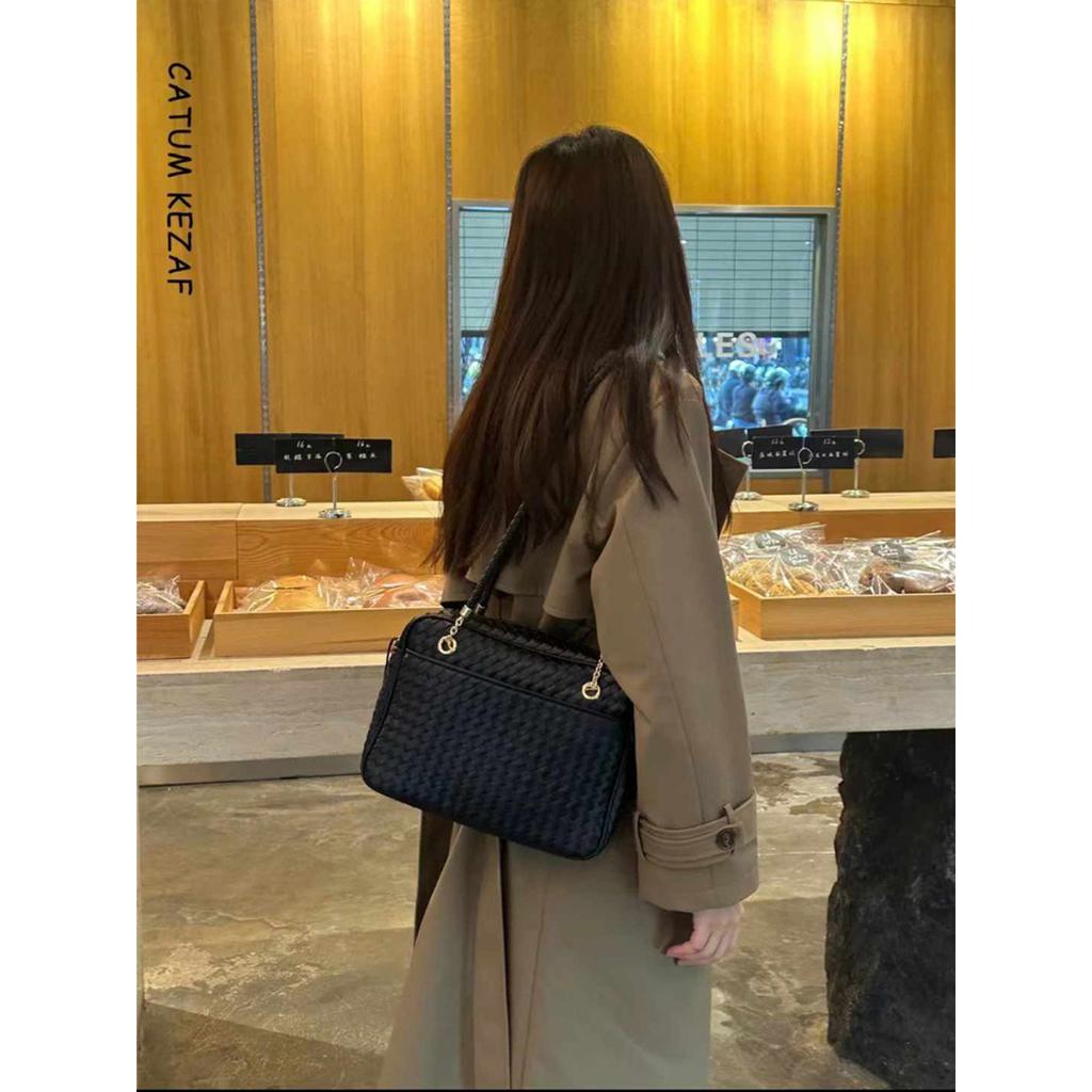 Haute couture version sheepskin hand-woven shoulder bag 2026 new medieval tofu bag commuter leisure handheld women's bag