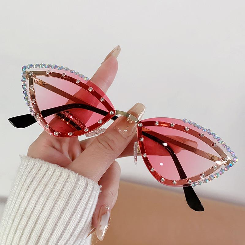 Cat Eye Sunglasses With Gold Metal Frame Uv400 Protection For Trendy Summer Outings