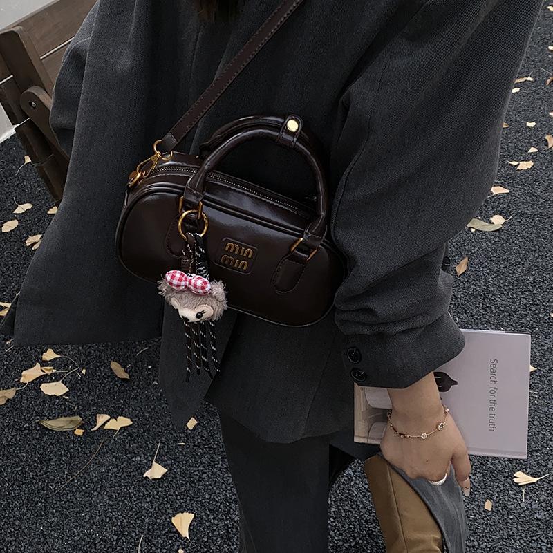 Niche Texture Bowling Small Bag 2025 Autumn New Fashionable Foreign Style Hand Carry Small Square Bag Commuter Messenger Bag