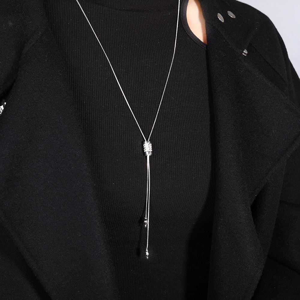 Elegant Long Chain Sweater Necklace: Autumn/Winter Chic Pendant for Women