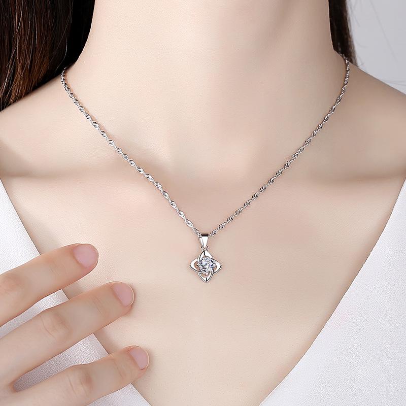 Korean Style Four-Leaf Clover Rotating Pendant Necklace for Women