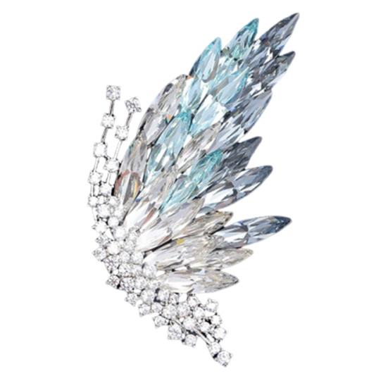 

Брошь-бабочка с цветными бриллиантами, прочный сплав, блестящие крылья, универсальная булавка для лацкана, костюмов, пальто, платьев, сумок синий