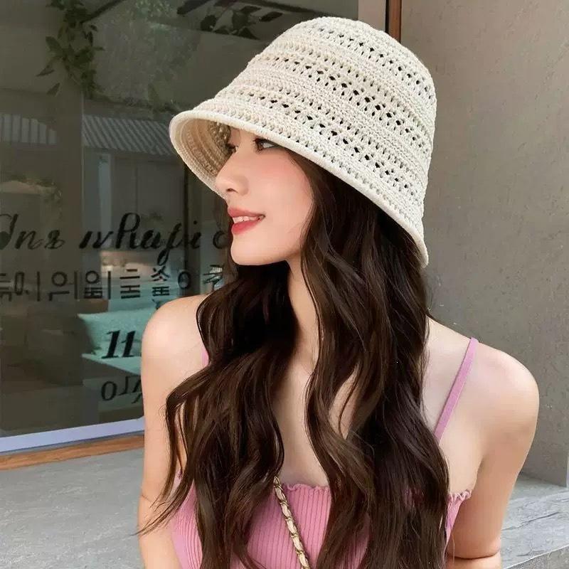 Versatile Women's French Flat-Top Woven Straw Sun Hat for Beach & Travel