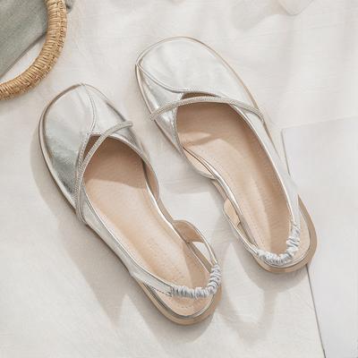 New Women's Single Shoes Are Worn Over Flat Shoes Flip-flops and Sandals