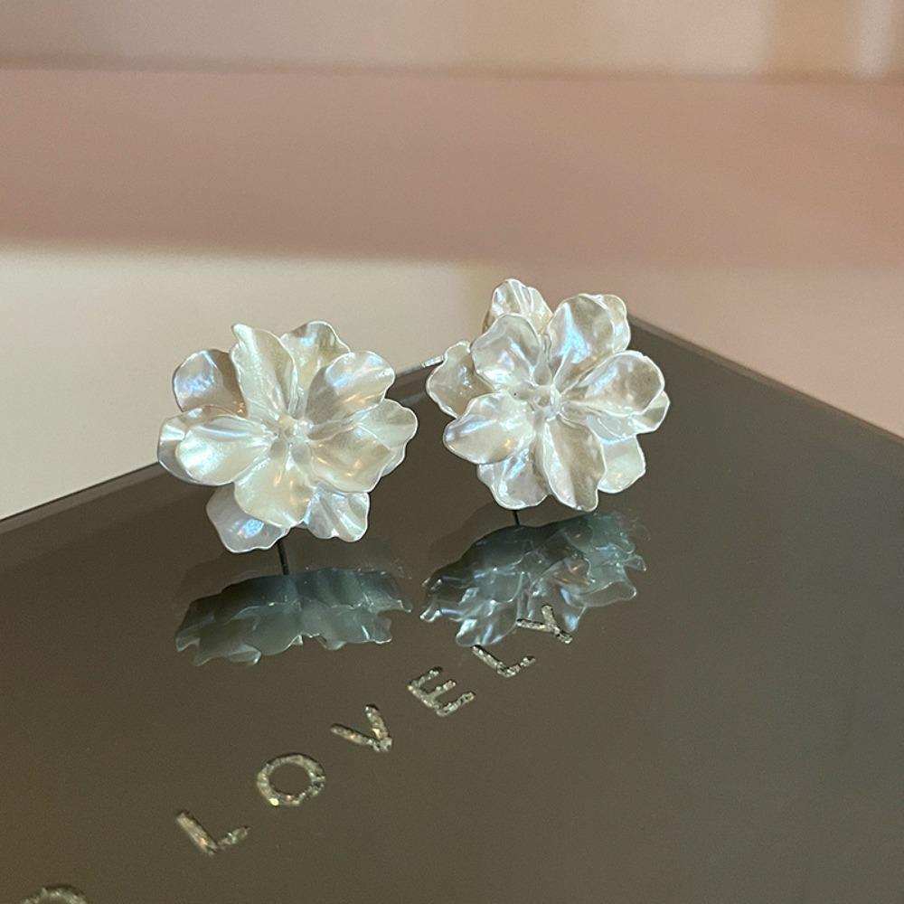 Silver Needle Flower Love Earrings Simple and High-end Sense Versatile Stud Earrings Niche Temperament Earrings Women