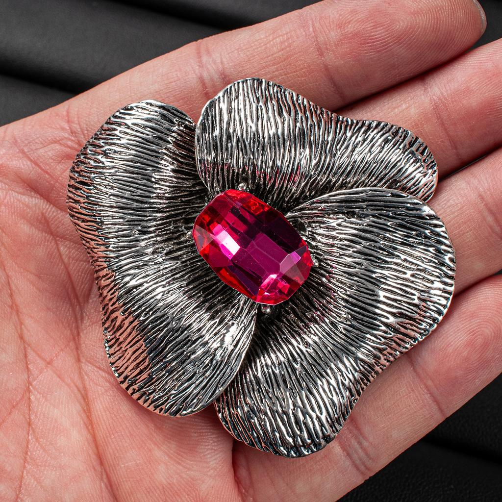 Vintage Elegant Flower Brooch