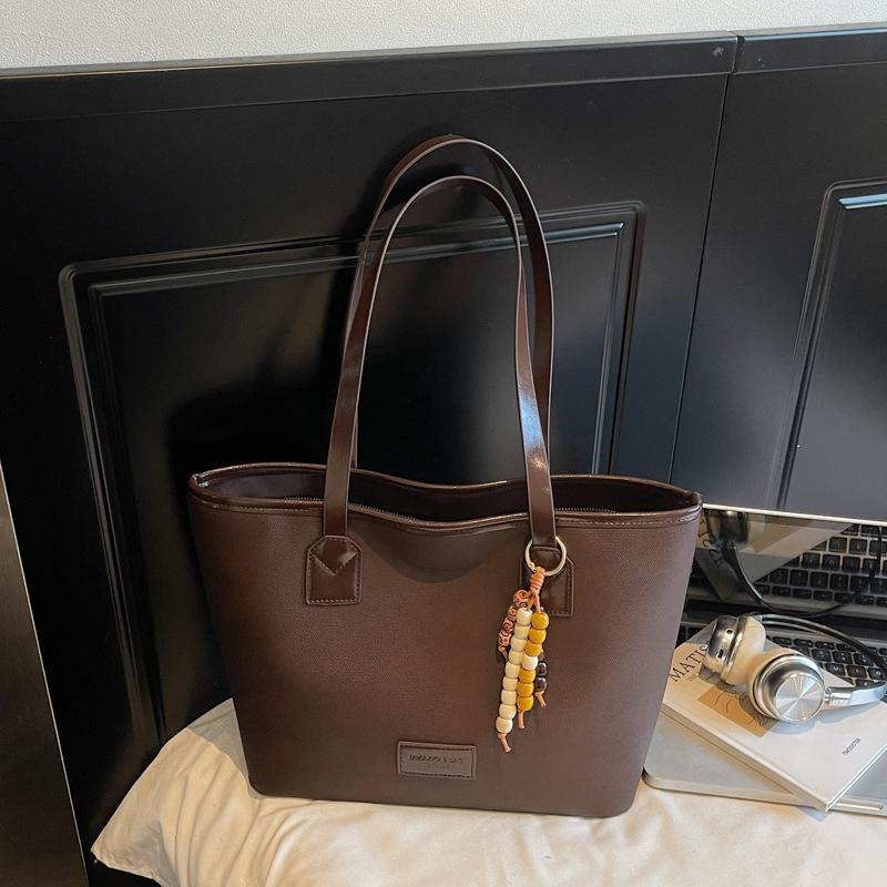 Retro Commuter Large-capacity Underarm Bag Women's New Fashionable and Popular Shoulder Bag Simple Personalized Portable Tote Bag